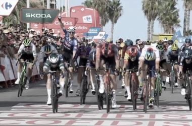Llegada masiva al sprint con victoria para Kaden Groves / Fuente: La Vuelta a España