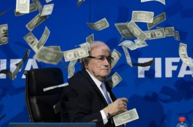 Lluvia de billetes para Blatter
