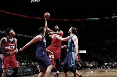 Unos mermados Wizards vencen a los Hornets