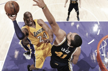 Resumen NBA:Kobe se despide con 60, los Warriors llegan a las 73 y los Rockets entran en Playoffs