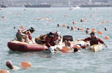 Fallece un nadador de unos 40 años en la travesía del puerto de Hong Kong