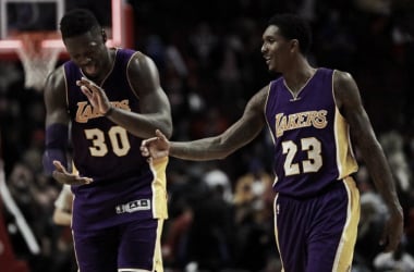 Los Lakers superan a Chicago de la mano de un gran Julius Randle