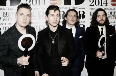 Doblete de Arctic Monkeys y One Direction en los Brit Awards 2014