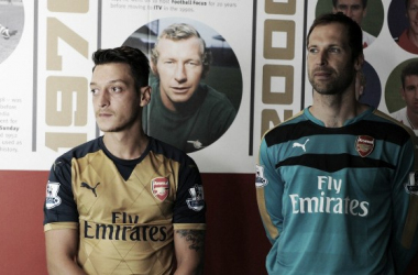 Arsenal squad have had the bar raised by Mesut Özil, says Petr Cech