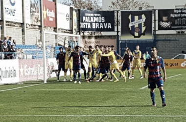 CF Badalona - UE Llagostera: playoff contra salvación