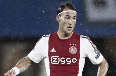 Nemanja Gudelj no pasa por un buen momento en el Ajax