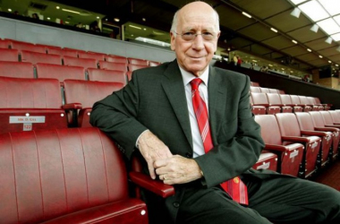 Sir Bobby Charlton dará nombre a una grada de Old Trafford