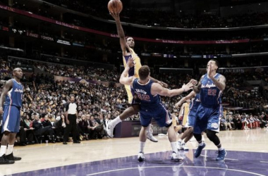 Los Lakers se llevan el derbi angelino con una contundente victoria
