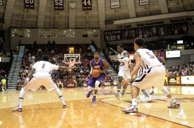 Northern Iowa Uses 2nd Half Surge To Down Southern Illinois, Keep Streaking