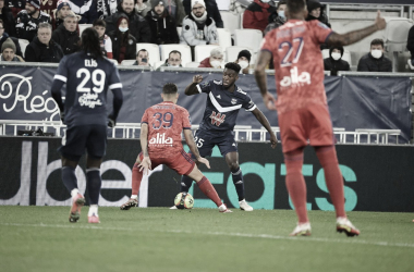 Bordeaux arranca empate com Lyon e deixa zona de rebaixamento na Ligue 1