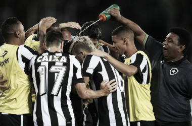 Com um a menos, Botafogo vira diante do Sport e abre vantagem na Copa do Brasil