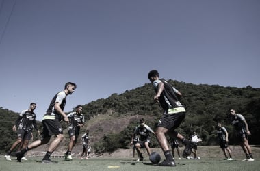 Botafogo recebe Bahia buscando manter a liderança do Brasileirão