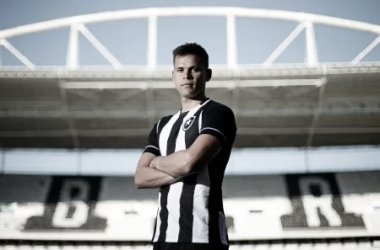 Mais reforços: Botafogo anuncia contratações de Jacob Montes e Tiquinho Soares