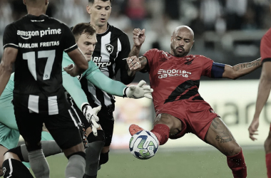 Victor Cuesta lamenta eliminação do Botafogo e alerta: "Não podemos desviar do caminho"