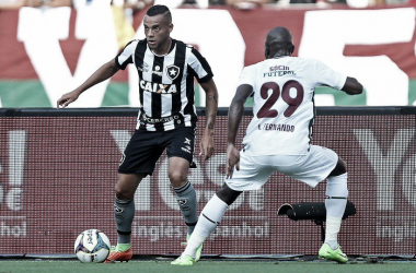 Em situações opostas, Botafogo e Fluminense disputam último clássico do ano no Rio