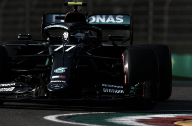 Bottas sorprende a Hamilton en la qualy de Imola