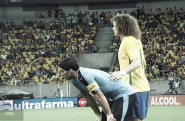 Brasil e Uruguai empatam na Arena Pernambuco em jogo marcado por falhas de David Luiz