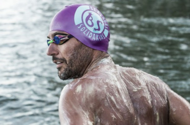 El malagueño Christian Jongeneel completa el reto de dar dos vueltas nadando a Manhattan
