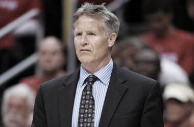 Philadelphia 76ers ofrece el puesto de entrenador a Brett Brown