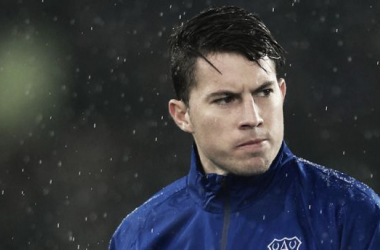 Bryan Oviedo será baja lo que resta de temporada