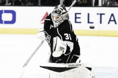 Los Angeles Kings swap goalies, draft picks, with Tampa Bay Lightning