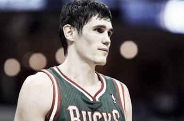 Ilyasova ficha por los Pistons