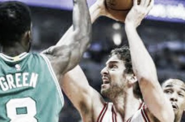 Olynyk y los Celtics sorprenden a los Bulls