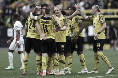 Borussia Dortmund leva susto, mas vence Augsburg em casa
