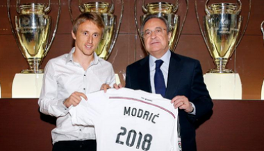 Luka Modric signs 4 year contract extension with Real Madrid