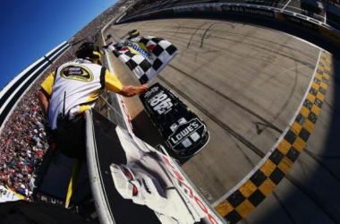 NASCAR - Dover : Monster Johnson !