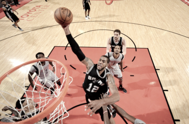 Em partida apática dos Rockets, Spurs vencem e se classificam para as finais da Conferência Oeste