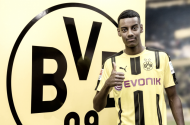 Alexander Isak se une a la colmena aurinegra