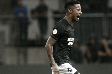 Tchê Tchê comemora gol marcado na vitória do Botafogo:
“A gente vem evoluindo”