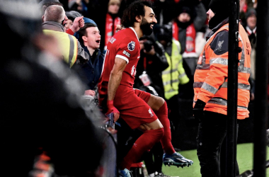 Una exhibición de Salah deja al Liverpool líder en solitario