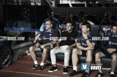Xavi en el banquillo contra el Viktoria Plzen, Champions League| Foto: Noelia Déniz VAVEL