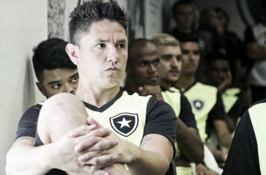 Irritado por nova ausência em convocações, Canales deve rescindir com Botafogo