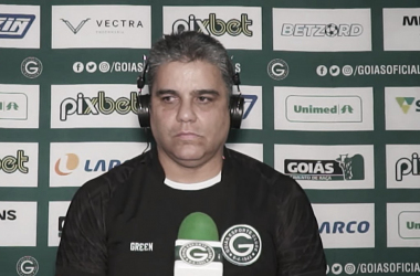 Marcelo Cabo coloca cargo à disposição, mas elogia postura do Goiás em derrota para o Vasco 