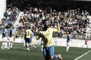 Kike Márquez anota el gol de la jornada 27 de Segunda División B