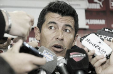 Almirón: &quot;Jugar en Rosario y hacer tres goles no es fácil&quot;