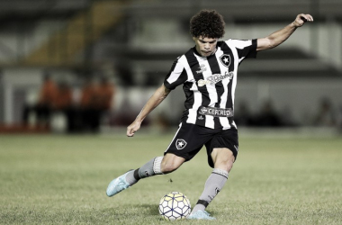 Desfalcados, Botafogo e Palmeiras medem forças em duelo de opostos na tabela