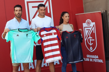 Lucena, Molina y Moreno presentan las camisetas del Granada CF 2022-23 | Foto: María J. Ramírez