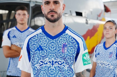 El Granada CF repite diseño en la segunda equipación para la temporada 2024/25