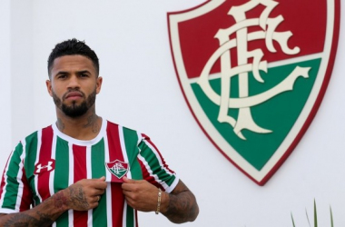 Fluminense oficializa contratação do lateral-direito Léo, ex-Flamengo