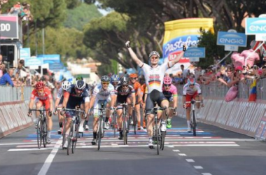 Greipel domina en un final accidentado