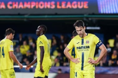 Los jugadores del Villarreal tras la eliminación en Champions League.