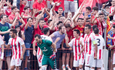 Huracán Valencia da una merecida despedida a Toni Hernández