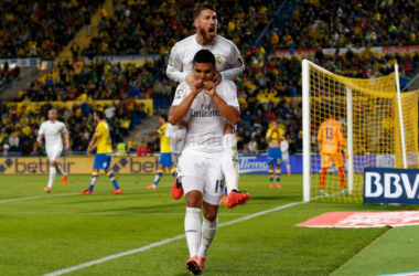 El balón parado salva al Real Madrid