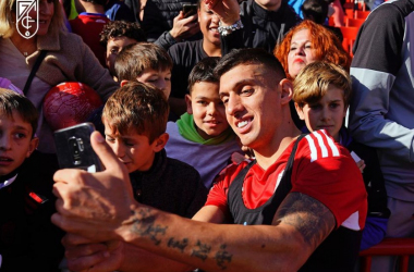 El Granada CF entrena en Los Cármenes ante un millar de aficionados