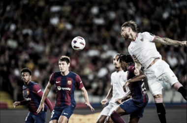 Sergio Ramos conectando un balón de cabeza / Foto: Sevilla FC