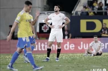 El Sevilla remonta dos goles para conseguir un punto en Cádiz